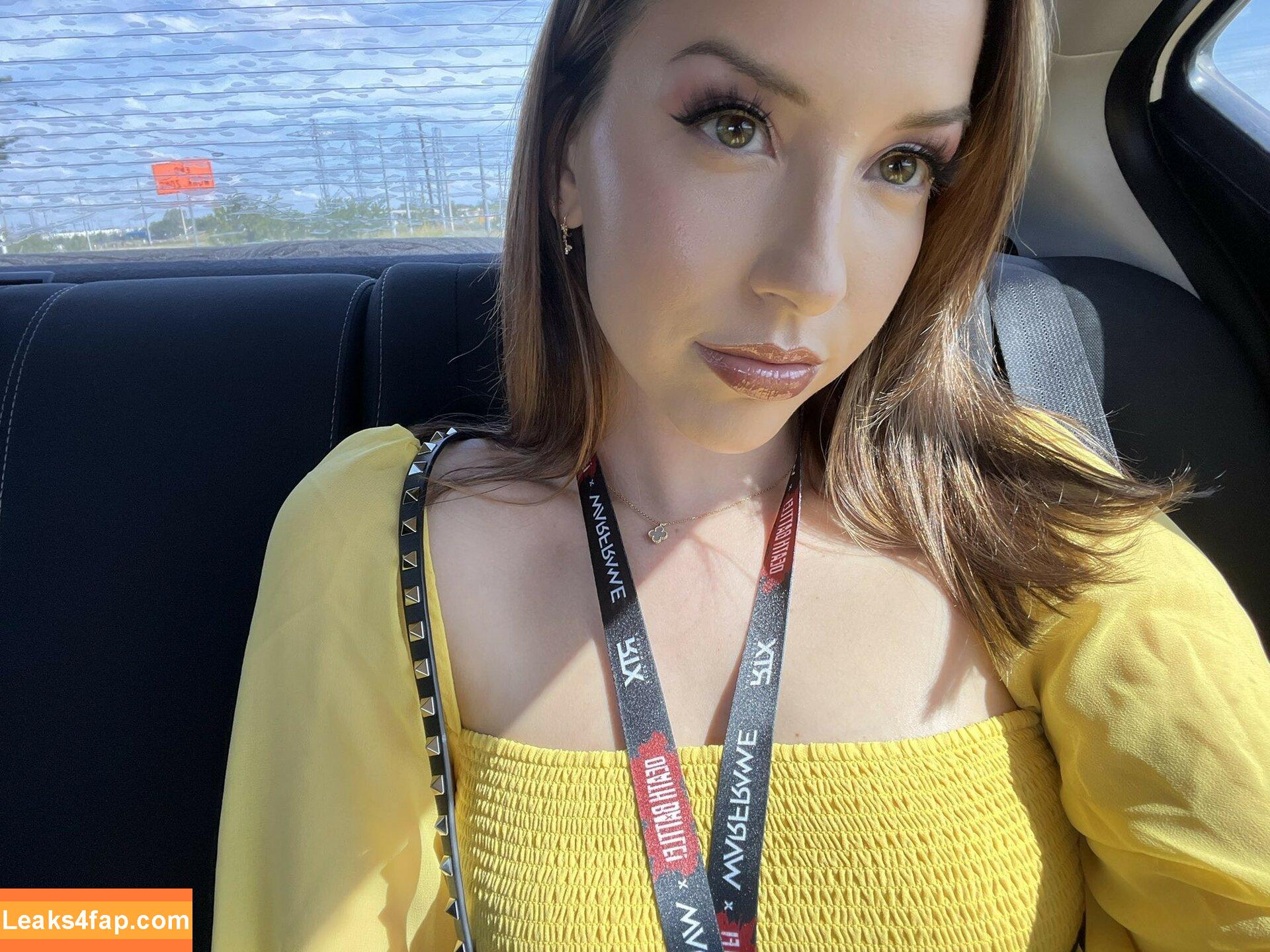 JackieMButler /  leaked photo photo #0012