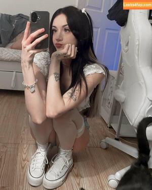jade.fae photo #0012