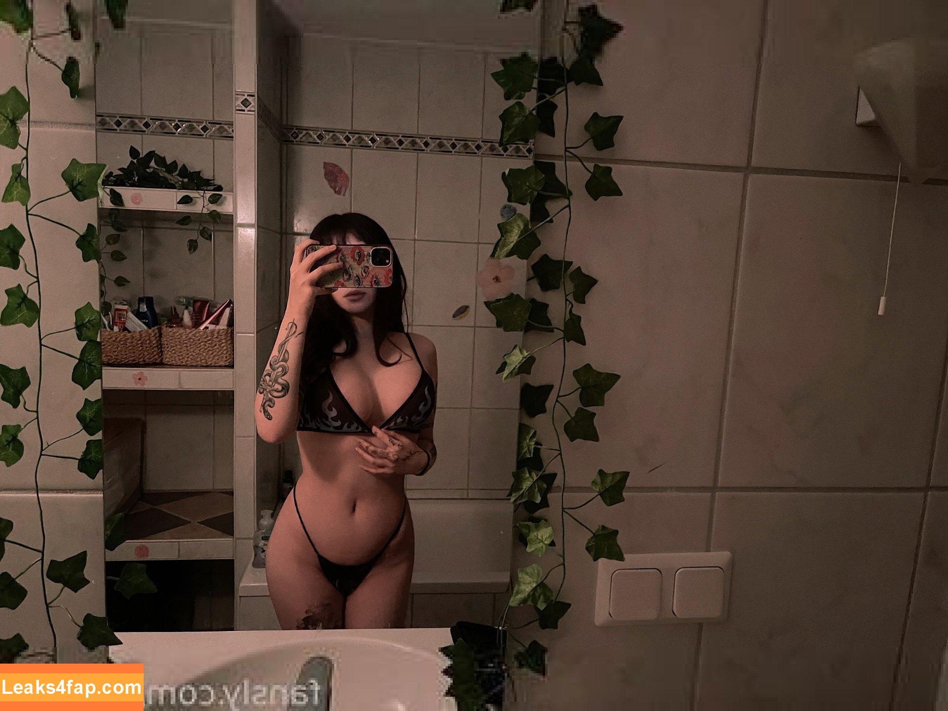 Jade Yanh /  leaked photo photo #0003