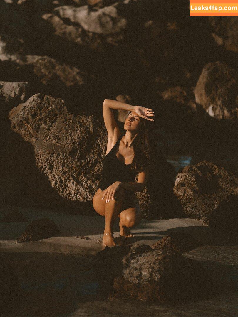 Jana Azizi / https: / jana_azizi / janaazizi / janaazizirtl leaked photo photo #0183