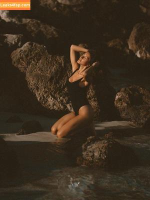 Jana Azizi photo #0187