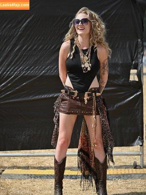 Janet Devlin photo #0225