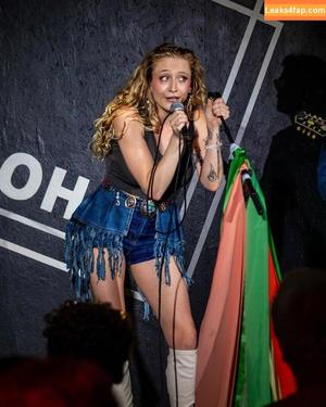 Janet Devlin photo #0238