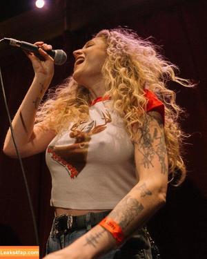 Janet Devlin photo #0242