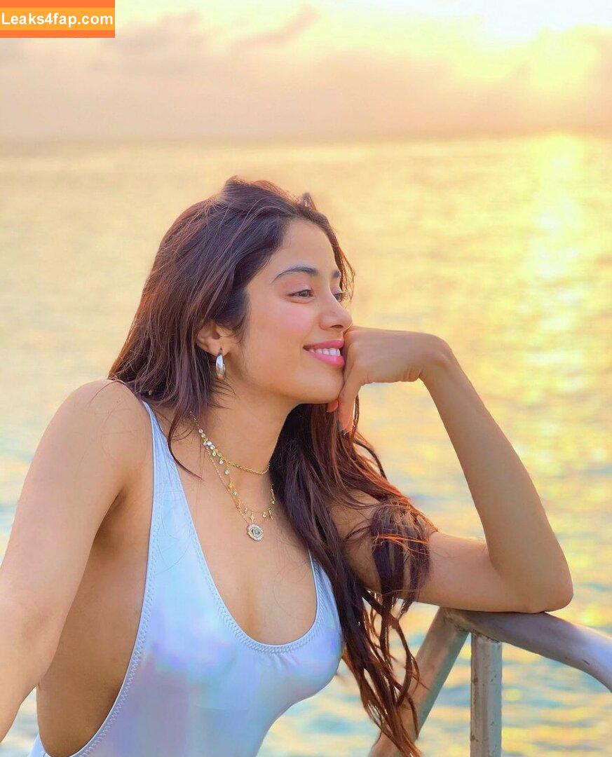 Janhvi Kapoor / janhvikapoor / janhvikapoorr слитое фото фото #0076