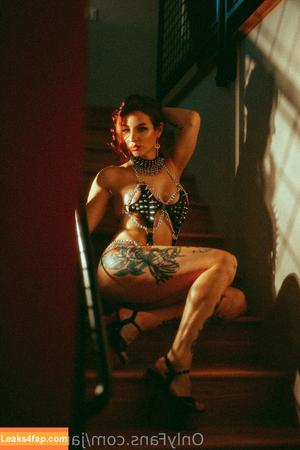 janieblade photo #0056