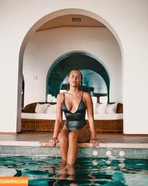 Janni Deler photo #0089
