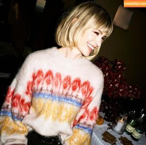 January Jones photo #0256