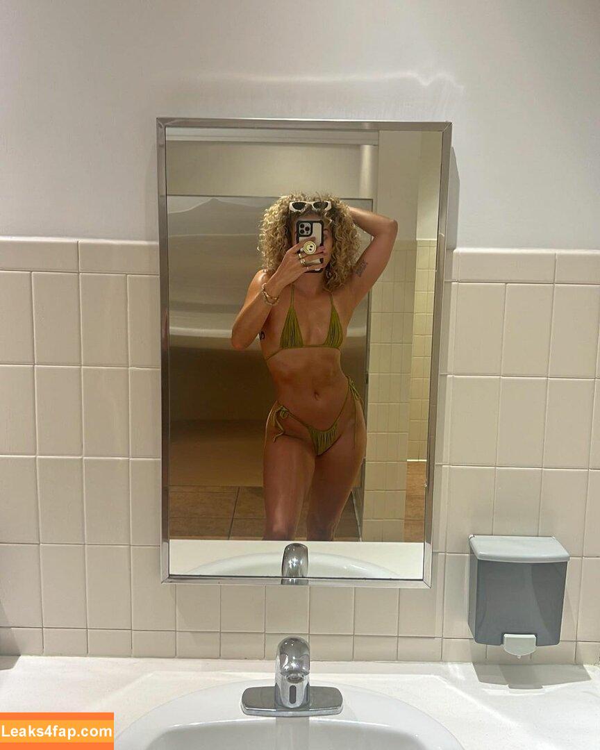 Jasmine Sanders / Golden Barbie / golden_barbie / goldenbarbie leaked photo photo #0013