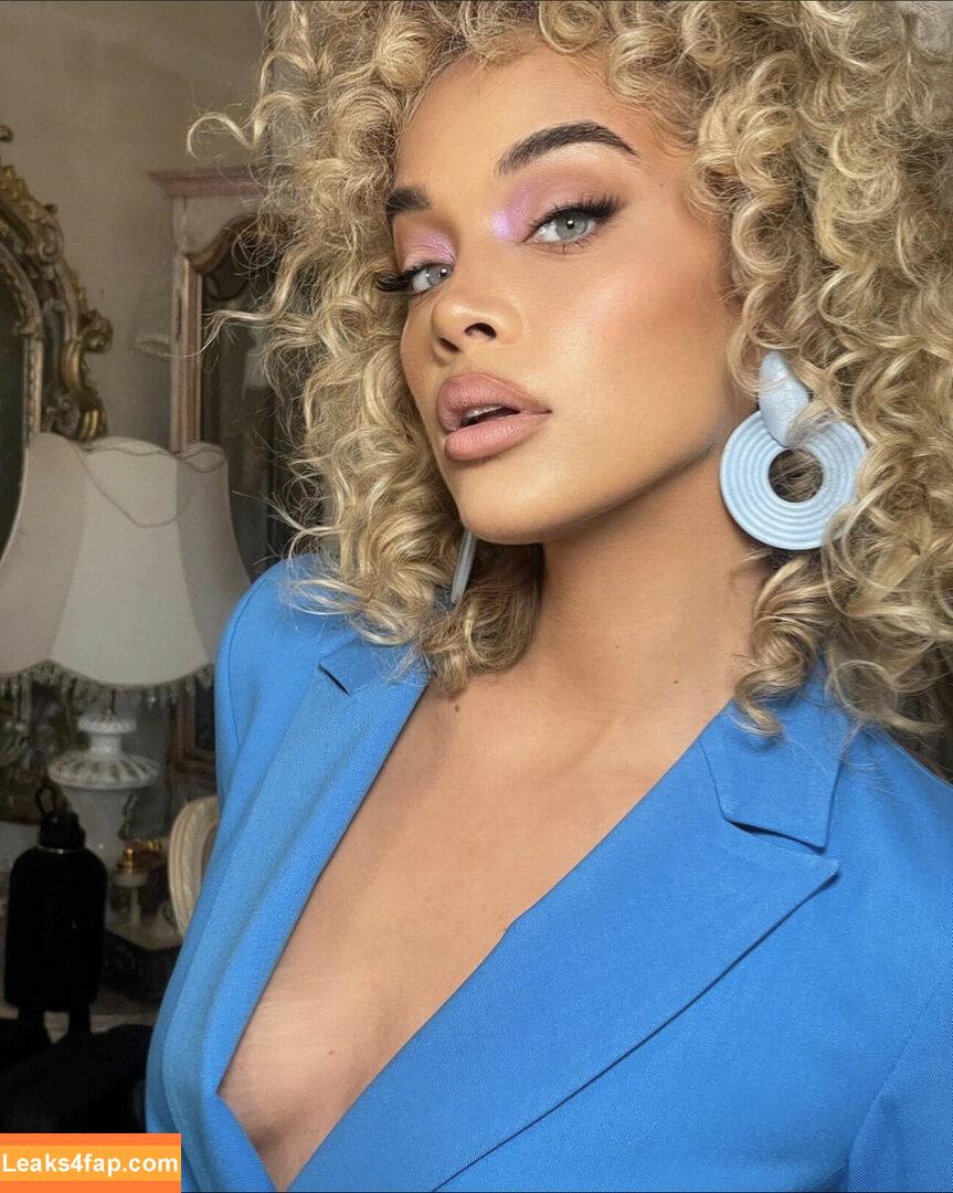 Jasmine Sanders / Golden Barbie / golden_barbie / goldenbarbie leaked photo photo #0143