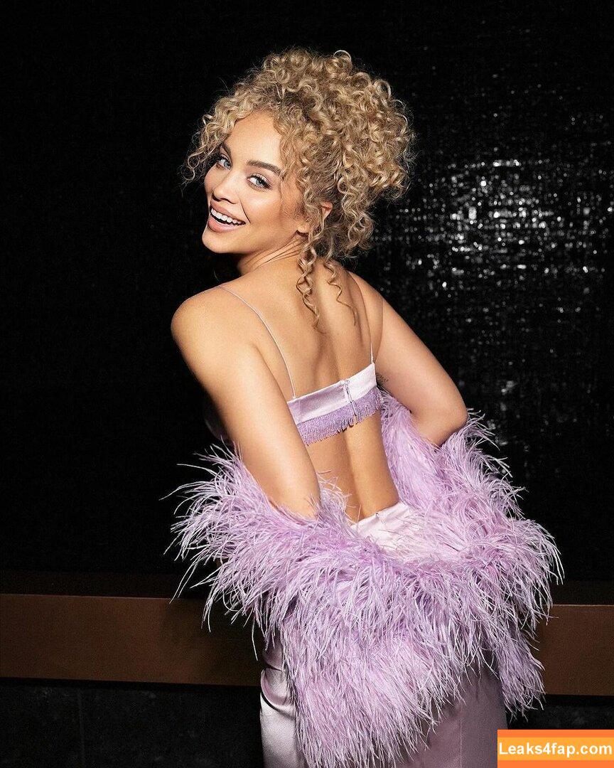 Jasmine Sanders / Golden Barbie / golden_barbie / goldenbarbie leaked photo photo #0165