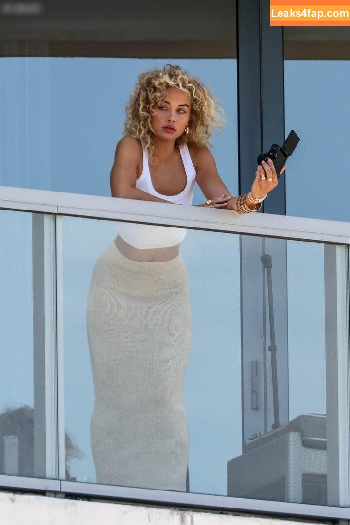 Jasmine Sanders / Golden Barbie / golden_barbie / goldenbarbie leaked photo photo #0237