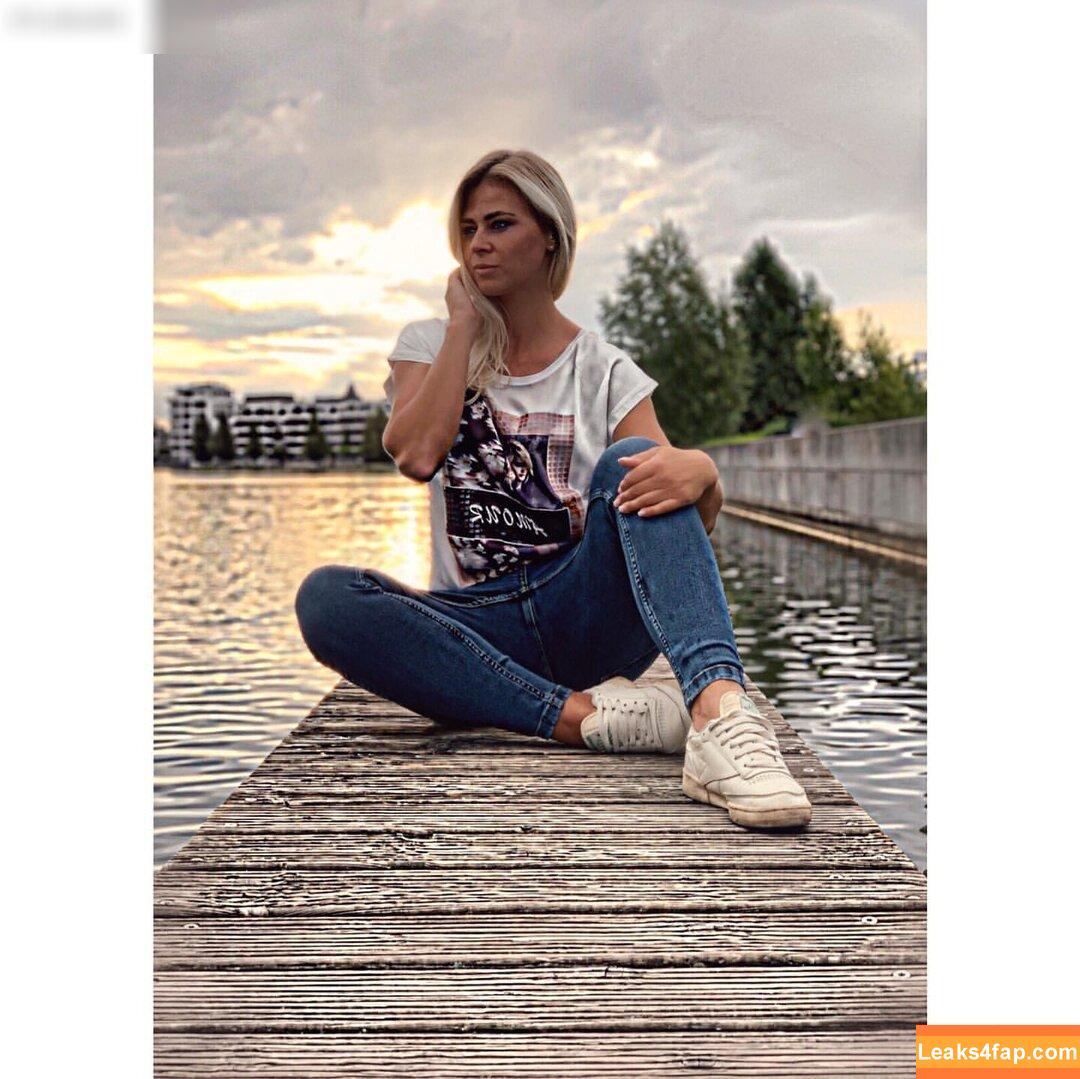 jeanette_christinee / mrs_black_cbr leaked photo photo #0018