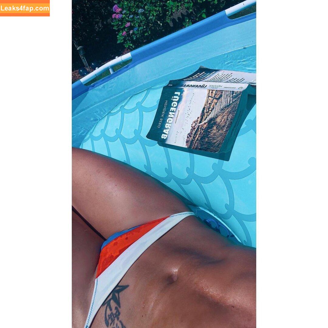 jeanette_christinee / mrs_black_cbr leaked photo photo #0019