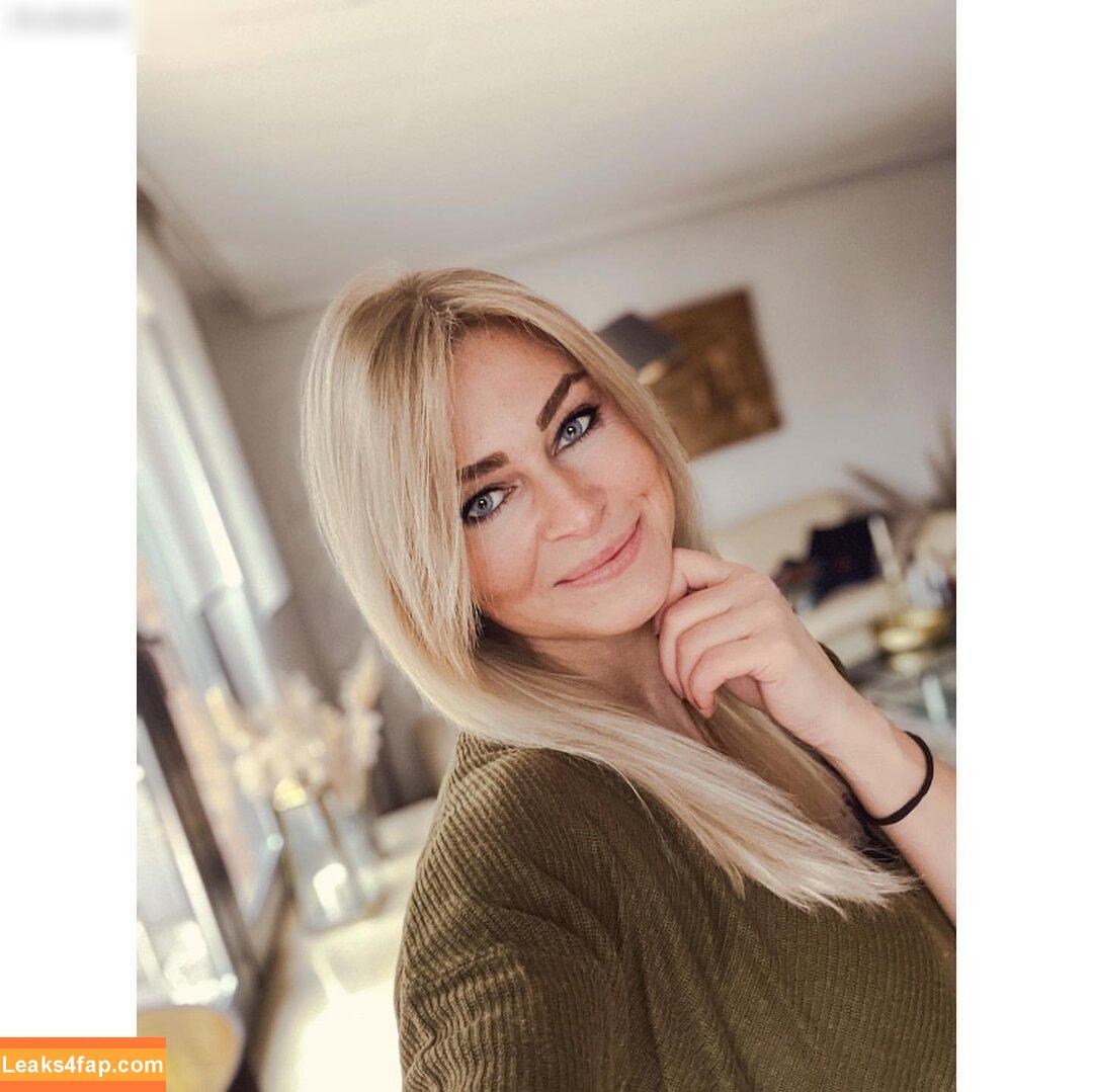 jeanette_christinee / mrs_black_cbr leaked photo photo #0023