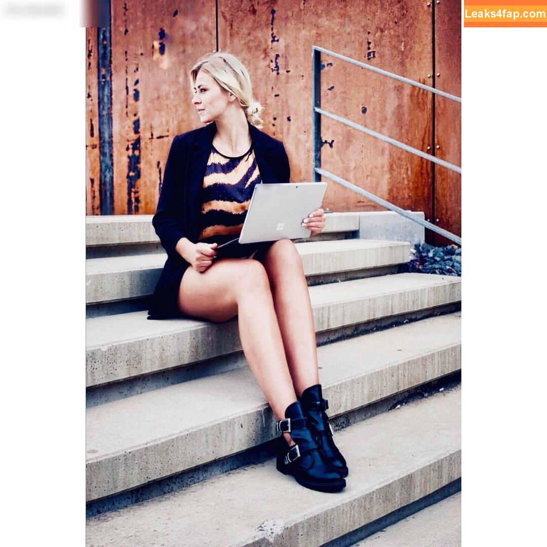 jeanette_christinee / mrs_black_cbr leaked photo photo #0033