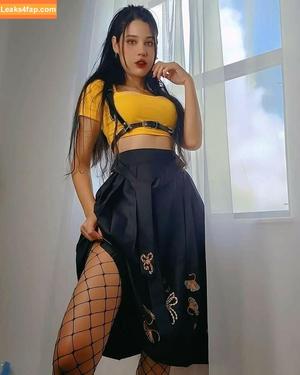 JeanWanWan photo #0300