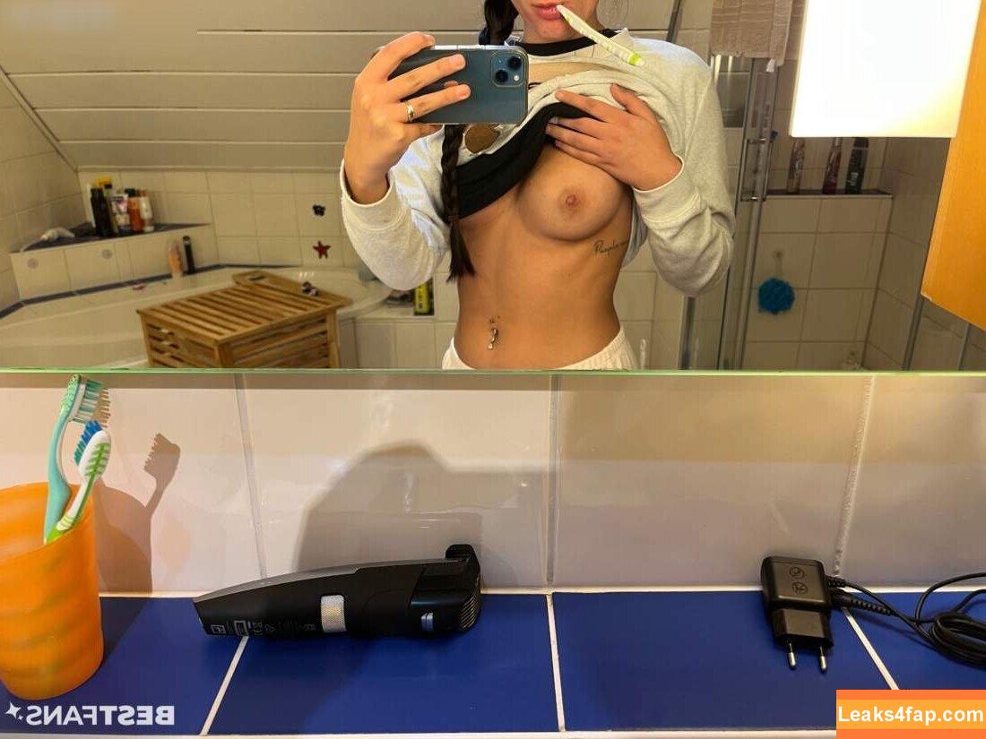 Jelly Berryy / lilly_berryy / lillyberryy.de leaked photo photo #0041