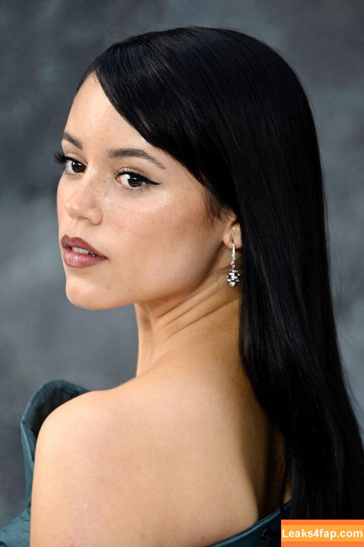 Jenna Ortega / Page / jennaortega / ortega_jenna слитое фото фото #2354