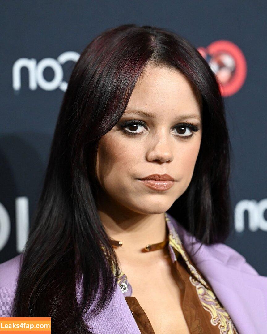 Jenna Ortega / Page / jennaortega слитое фото фото #3326