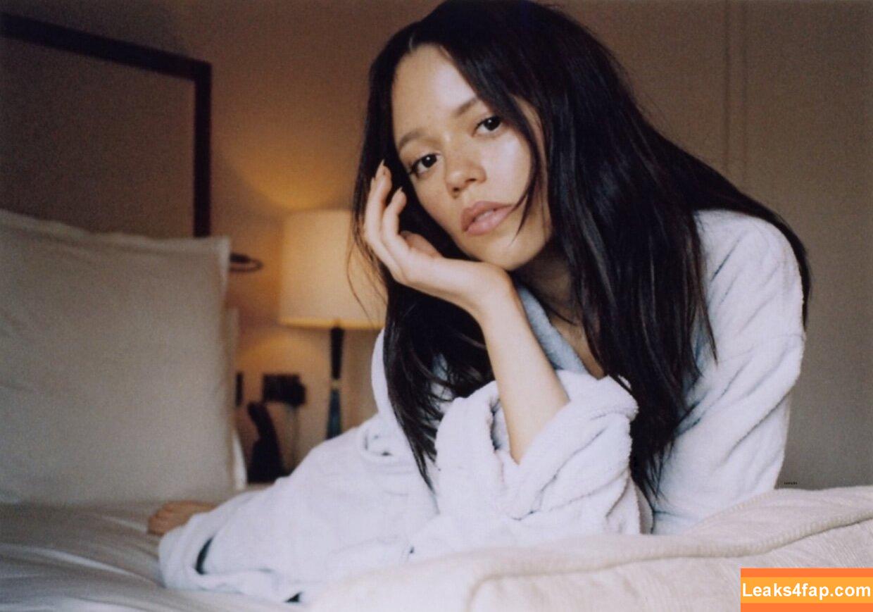 Jenna Ortega / Page / jennaortega / ortega_jenna слитое фото фото #3663