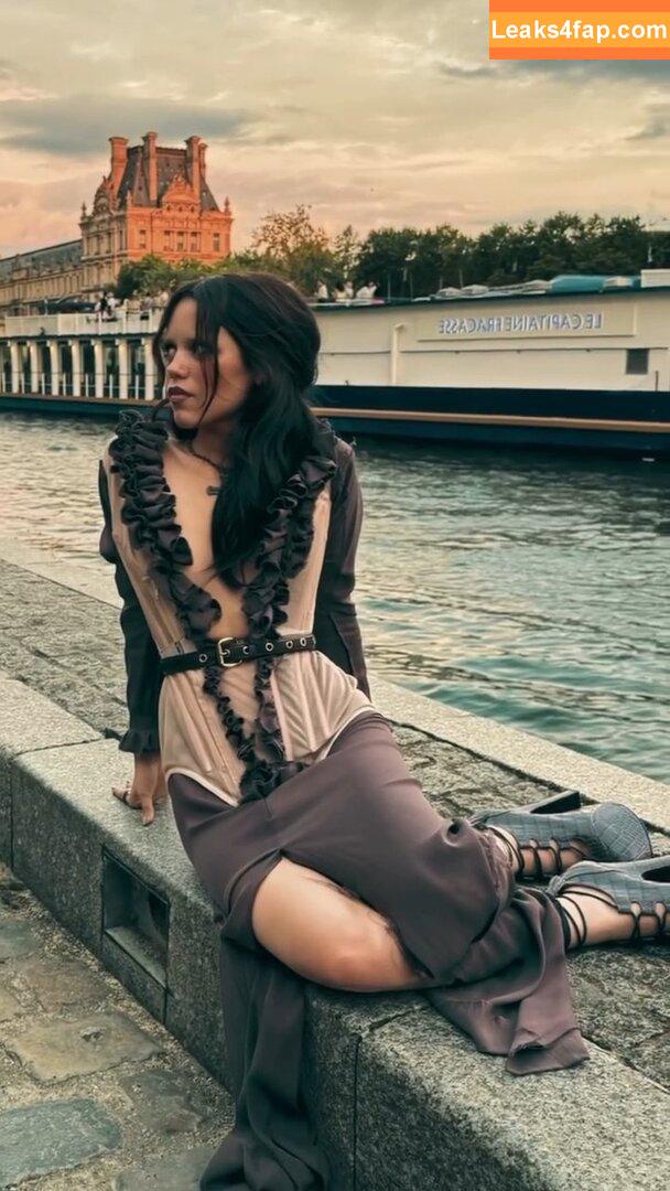 Jenna Ortega / Page / jennaortega / ortega_jenna слитое фото фото #3678