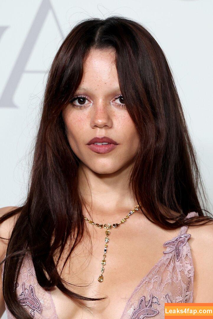 Jenna Ortega / Page / jennaortega / ortega_jenna leaked photo photo #3732