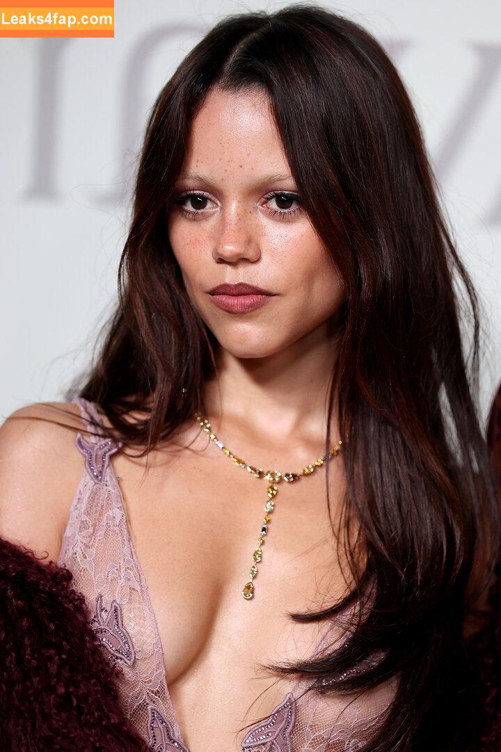 Jenna Ortega / Page / jennaortega / ortega_jenna слитое фото фото #3734