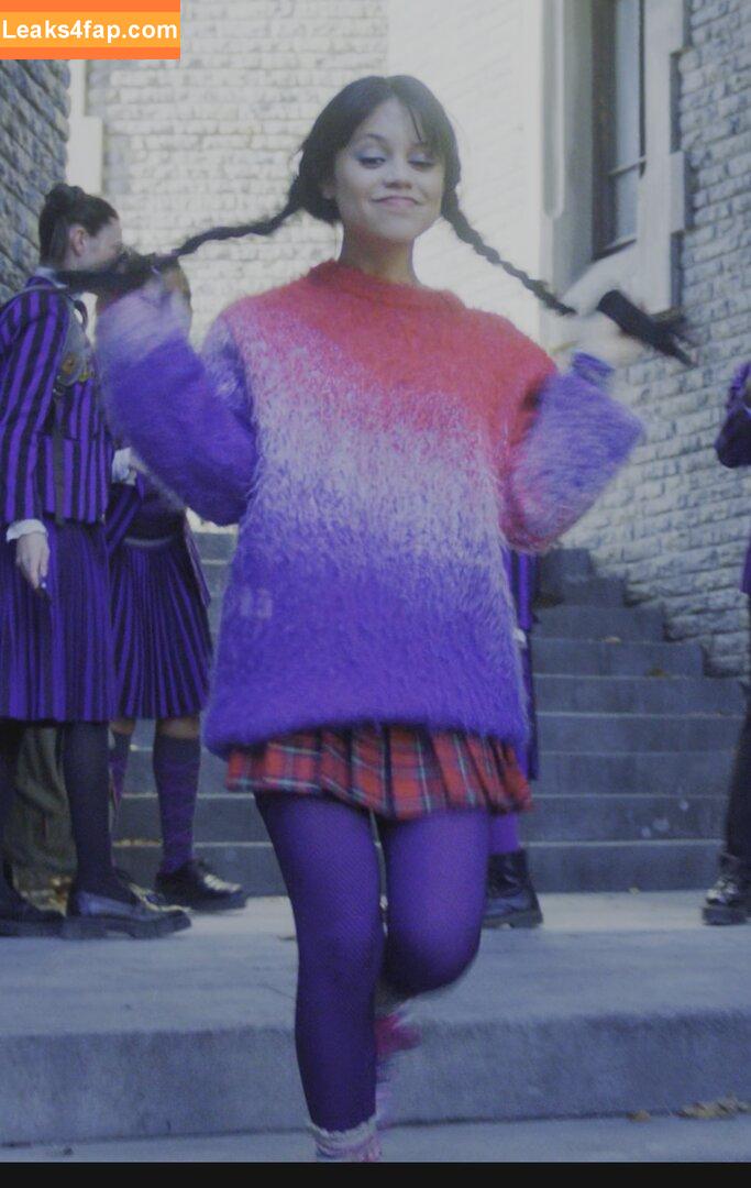 Jenna Ortega / Page / jennaortega / ortega_jenna слитое фото фото #3745