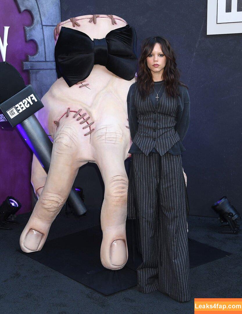 Jenna Ortega / Page / jennaortega / ortega00 слитое фото фото #3764