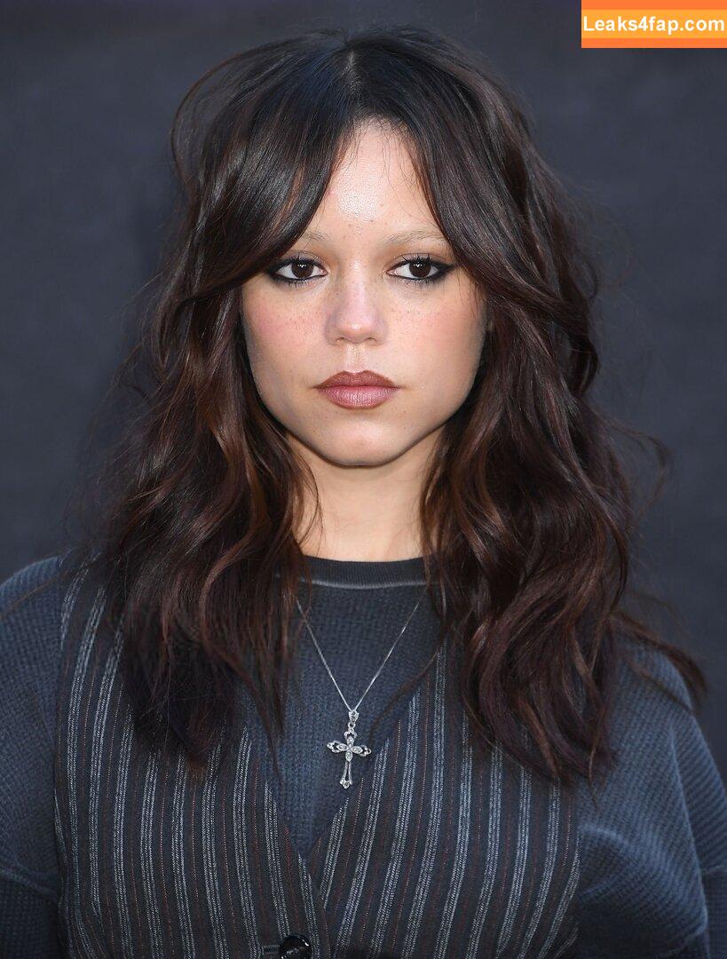 Jenna Ortega / Page / jennaortega / ortega00 слитое фото фото #3777