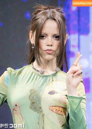 Jenna Ortega фото #3568