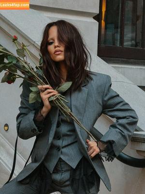 Jenna Ortega фото #3620