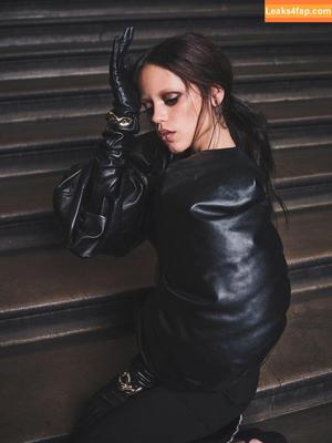 Jenna Ortega фото #3621