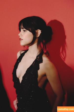 Jenna Ortega фото #3675