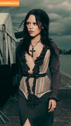 Jenna Ortega фото #3677