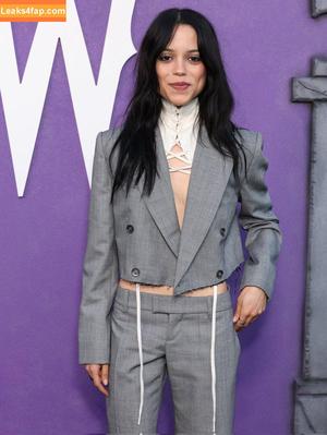 Jenna Ortega фото #4283