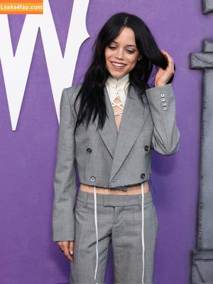 Jenna Ortega фото #4284
