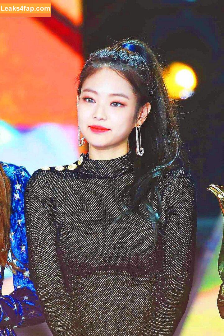 Jennie | BLΛƆKPIИK / Blackpink / jennierubyjane / sheflieshigh слитое фото фото #0006