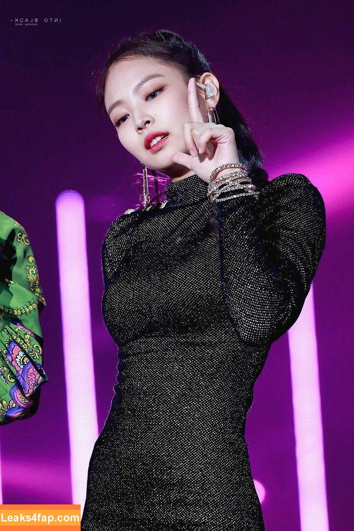 Jennie | BLΛƆKPIИK / Blackpink / jennierubyjane / sheflieshigh слитое фото фото #0011