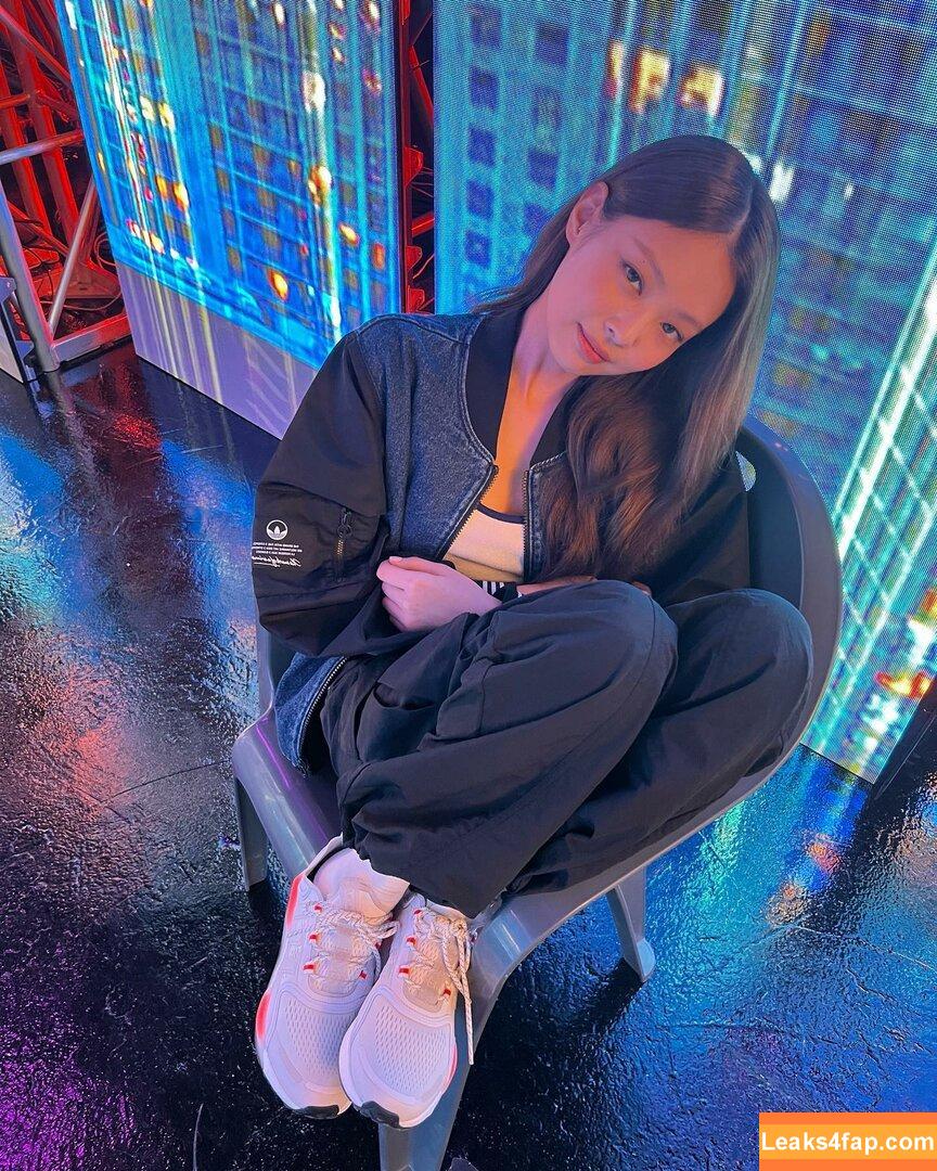 Jennie | BLΛƆKPIИK / Blackpink / jennierubyjane / sheflieshigh слитое фото фото #0105