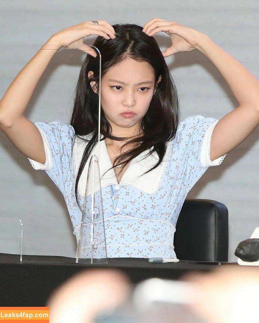 Jennie | BLΛƆKPIИK / Blackpink / jennierubyjane / sheflieshigh слитое фото фото #0117