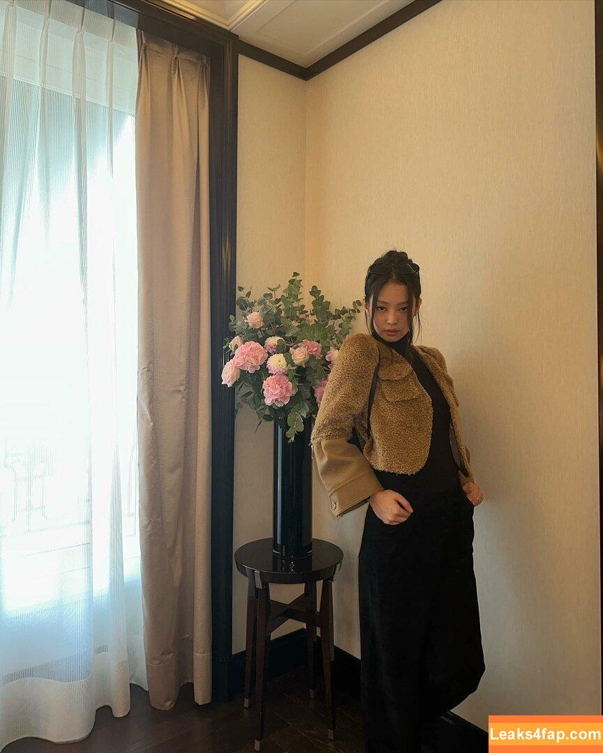 Jennie | BLΛƆKPIИK / Blackpink / jennierubyjane / sheflieshigh слитое фото фото #0134
