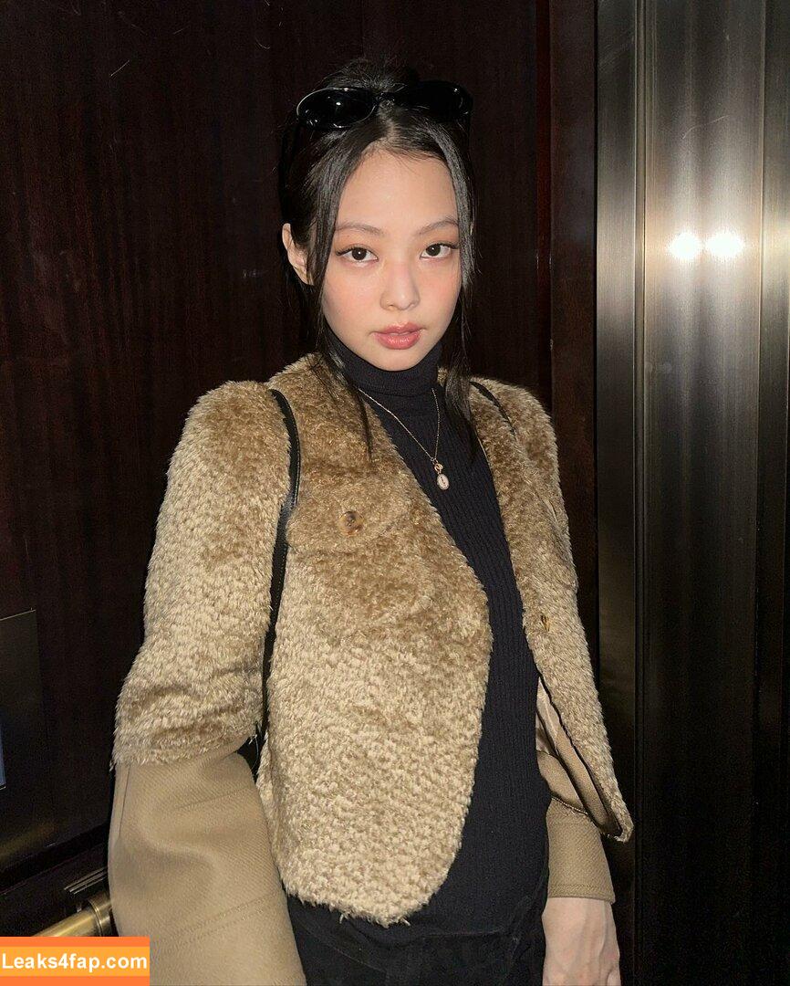 Jennie | BLΛƆKPIИK / Blackpink / jennierubyjane / sheflieshigh слитое фото фото #0135