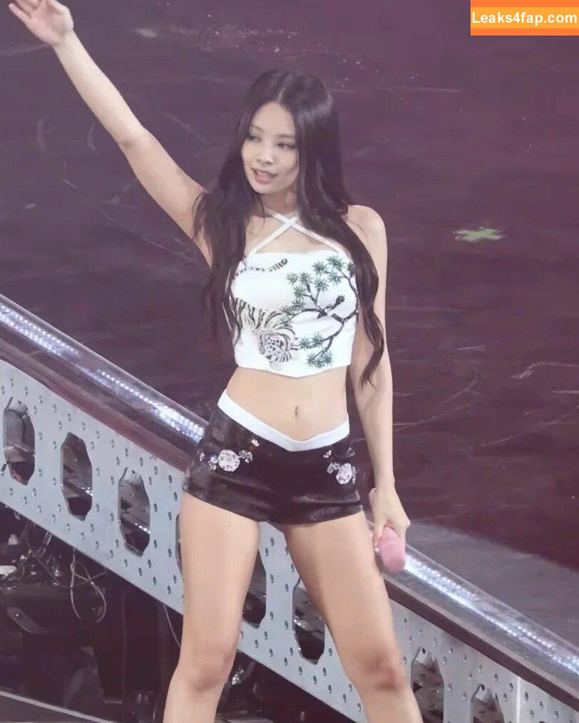 Jennie | BLΛƆKPIИK / Blackpink / jennierubyjane / sheflieshigh слитое фото фото #0137