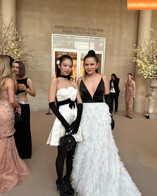 Jennie | BLΛƆKPIИK / Blackpink / jennierubyjane / sheflieshigh слитое фото фото #0285