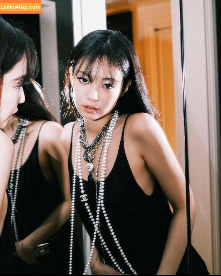 Jennie | BLΛƆKPIИK / Blackpink / jennierubyjane / sheflieshigh слитое фото фото #0299