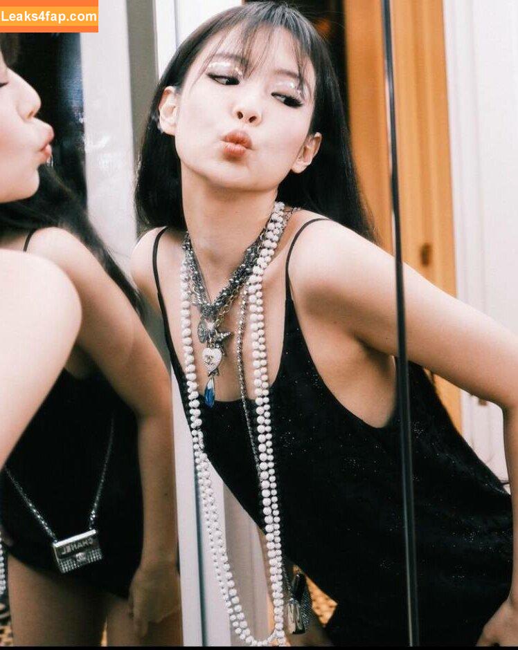 Jennie | BLΛƆKPIИK / Blackpink / jennierubyjane / sheflieshigh слитое фото фото #0301