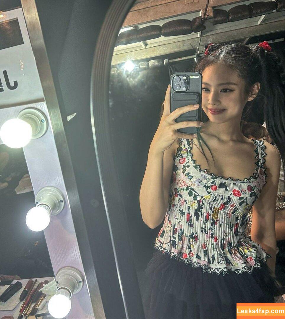 Jennie | BLΛƆKPIИK / Blackpink / jennierubyjane / sheflieshigh слитое фото фото #0329