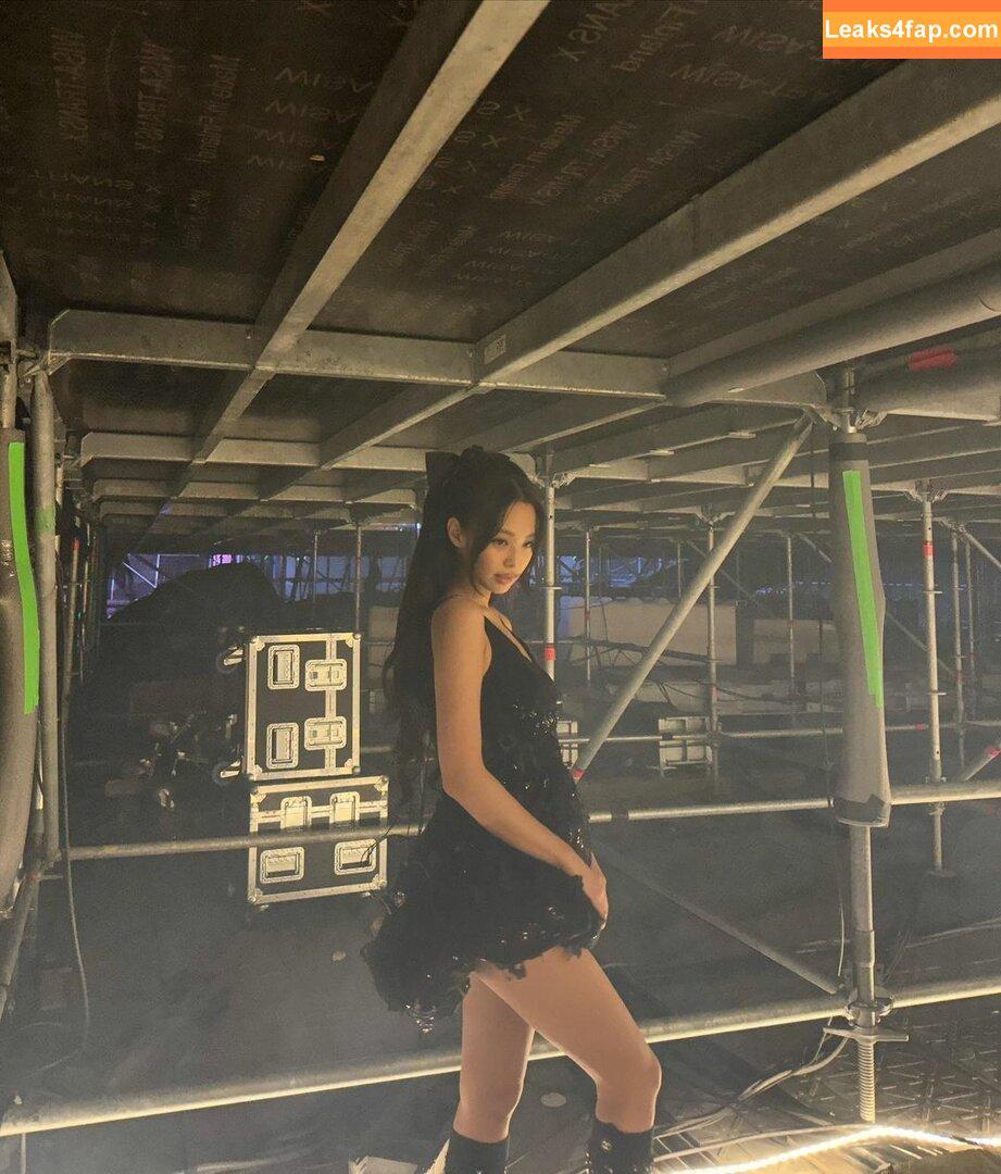 Jennie | BLΛƆKPIИK / Blackpink / jennierubyjane / sheflieshigh слитое фото фото #0356
